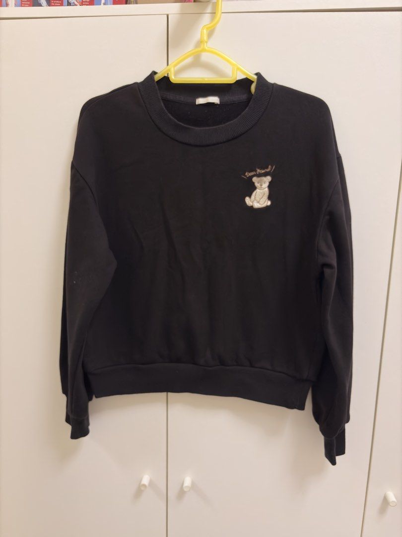 GU Black sweatshirt (Category: Coats, Jackets and Outerwear) located in Quezon City. Submitted by j.styles (Listing ID 1468674927, Image 1). Description: .