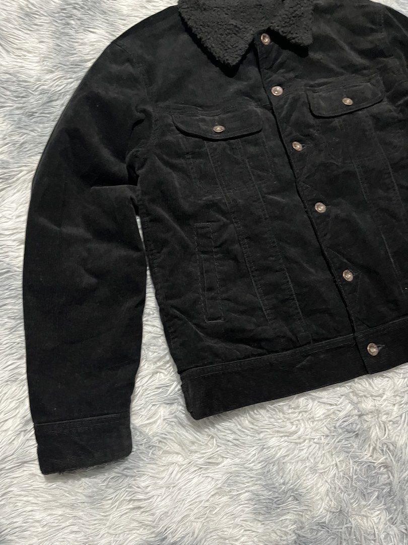 GU Boa Jacket (Category: Coats, Jackets and Outerwear) located in Sasmuan (Sexmoan). Submitted by winterclothes.ph (Listing ID 1468525169, Image 3). Description: GU Boa Jacket M on tag Width 21 Length 24.5 Excellent Condition.