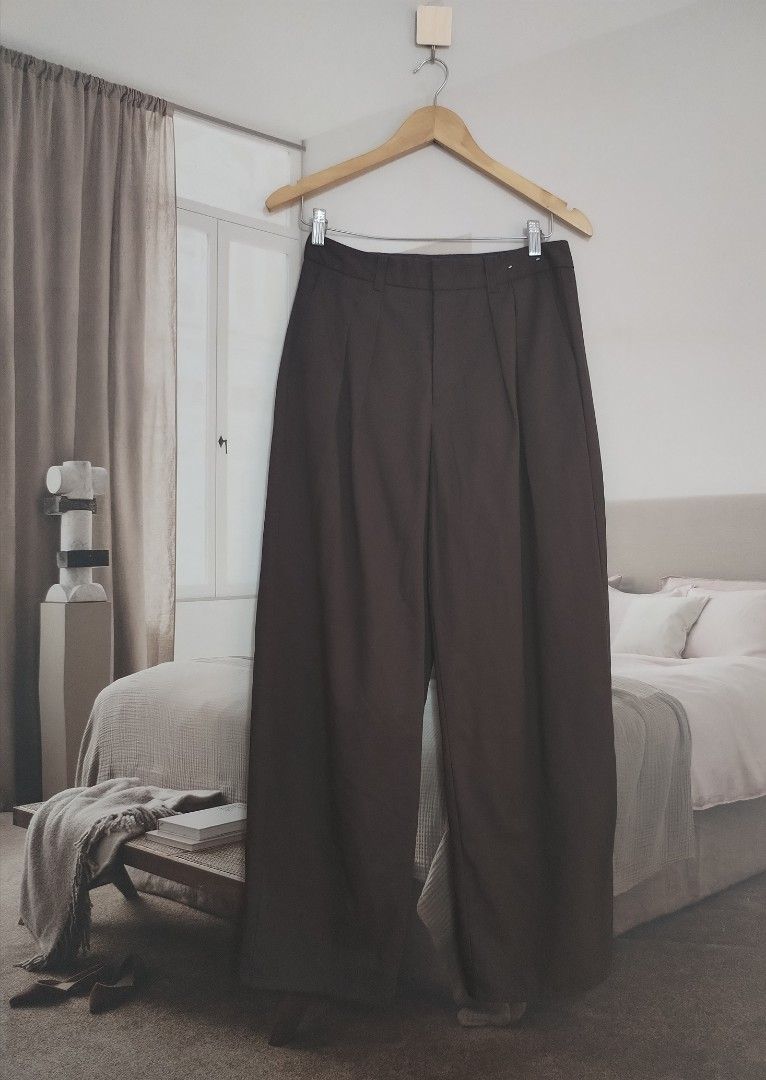 Gu by uniqlo dark choco barrel pants (Category: Other Bottoms) located in Lucena. Submitted by styleddsc (Listing ID 1468529043, Image 2). Description: No fade Fits 28-29"waistline.