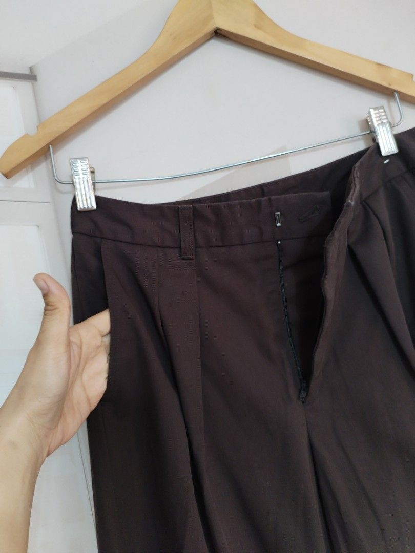 Gu by uniqlo dark choco barrel pants (Category: Other Bottoms) located in Lucena. Submitted by styleddsc (Listing ID 1468529043, Image 3). Description: No fade Fits 28-29"waistline.