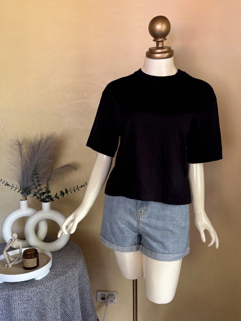 GU by Uniqlo Dry Shirt (Category: Shirts) located in Silang. Submitted by princess_ameerah (Listing ID 1468594632, Image 2). Description: GU by Uniqlo Dry Shirt - Medium on tag -Condition 10/10 -Color may vary due to lighting Location:Cavite Shipping via J&T Mode of payment: Gcash,BPI & Maribank 250.