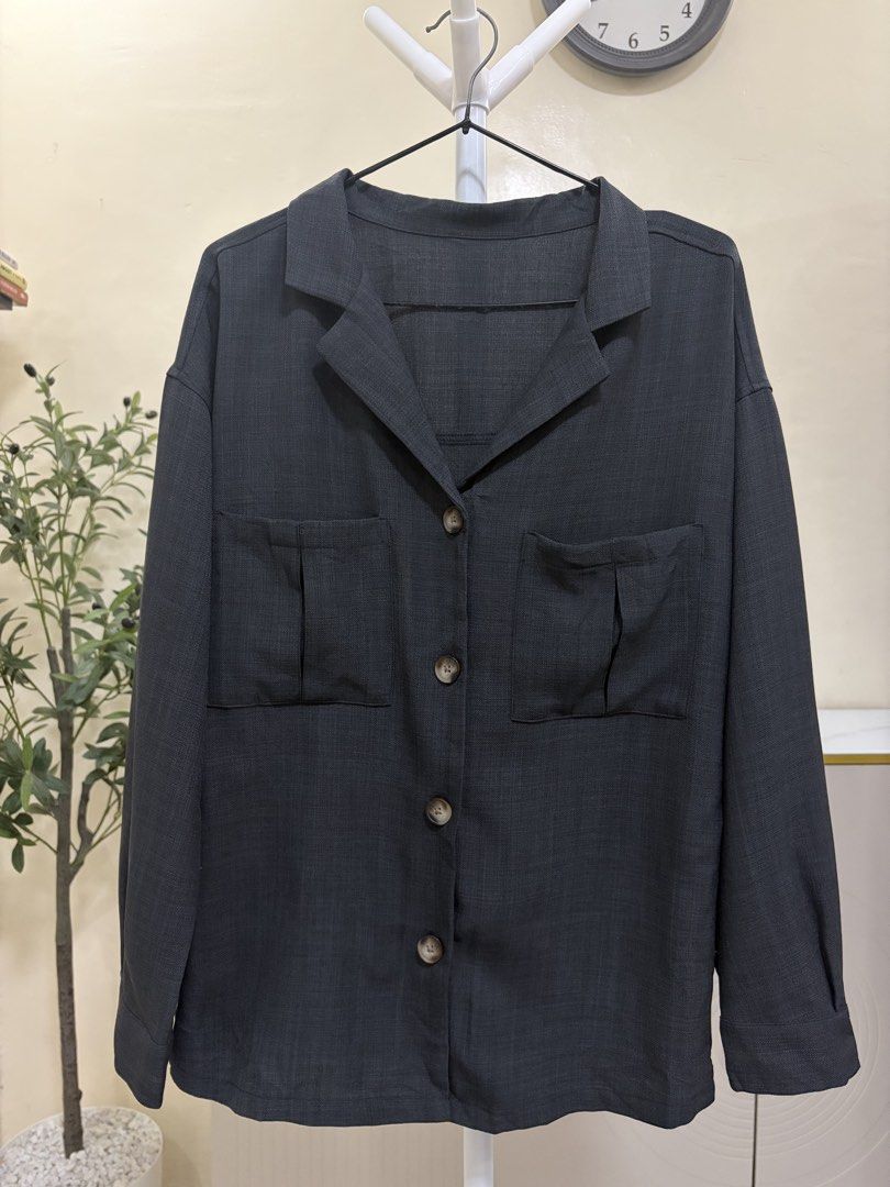 GU by Uniqlo Oversized Dark Gray Longsleeves (Category: Longsleeves) located in Bulacan. Submitted by hiroaki1994 (Listing ID 1468660643, Image 2). Description: Good condition 10/10 No issues Medium on tag(oversized) W - 52cm L - 78cm.