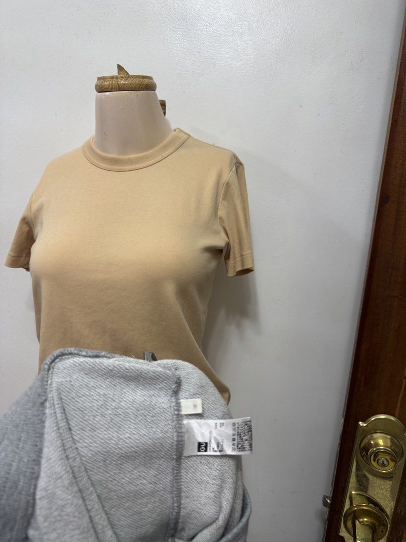 GU Grey Jogger Sweatpants Drawstring Pants Size M (Category: Joggers) located in Cavite. Submitted by yakultjeni85475 (Listing ID 1468685654, Image 3). Description: - Brand: GU - Size: M - Color: Light Grey - Material: Soft cotton blend - Features: Elastic waistband with drawstring, two side pockets, and fitted ankle cuffs - Condition: Brand new with tag attached - Style: Minimalist and comfortable for daily lounging or running errands.
