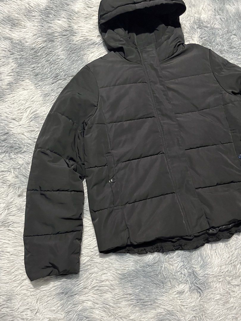GU Padded Puffer Jacket (Category: Coats, Jackets and Outerwear) located in Sasmuan (Sexmoan). Submitted by winterclothes.ph (Listing ID 1468525921, Image 3). Description: GU Padded Puffer Jacket M on tag Women’s Width 20 Length 23 Excellent Condition.