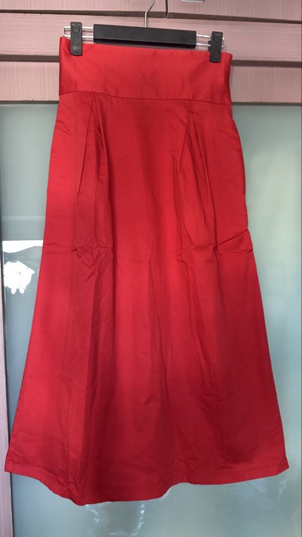 GU Red Long Skirt Size S (Category: Skirts) located in Mandaluyong City. Submitted by TheWeekendProject (Listing ID 1468575439, Image 1). Description: - Brand: GU - Condition: Like New - Size: S - Color: Red - Material: Cotton blend (73% cotton, 24% polyester, 3% polyurethane) - Design: High waist with elastic back paneling and side zipper closure - Features: Pleated front details and functional side pockets - Waist - 33 up to 36cm - Length - 82c