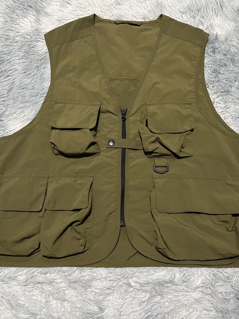 GU Utility Vest (Category: Vests) located in Sasmuan (Sexmoan). Submitted by winterclothes.ph (Listing ID 1468521924, Image 2). Description: GU Utility Vest S on tag Width 22.5 Length 23 Excellent Condition .
