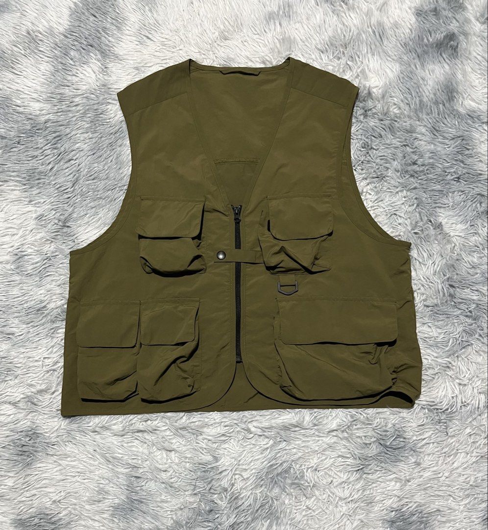 GU Utility Vest (Category: Vests) located in Sasmuan (Sexmoan). Submitted by winterclothes.ph (Listing ID 1468521924, Image 1). Description: GU Utility Vest S on tag Width 22.5 Length 23 Excellent Condition .