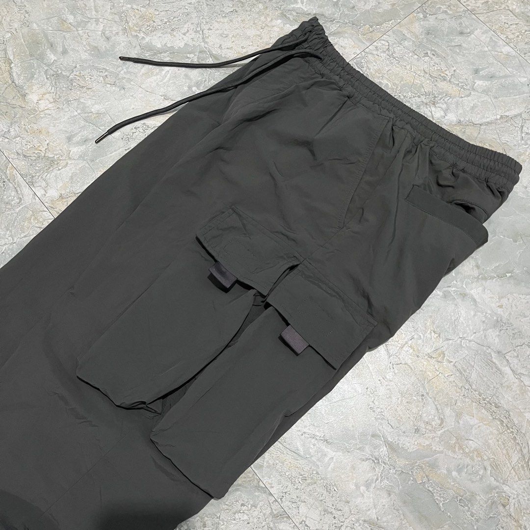 GU Wide Cargo Jogger Pants (Category: Joggers) located in Caloocan City. Submitted by jaycob012603 (Listing ID 1468617397, Image 3). Description: Excellent Condition No issue 29-34”W 39”L dm!.