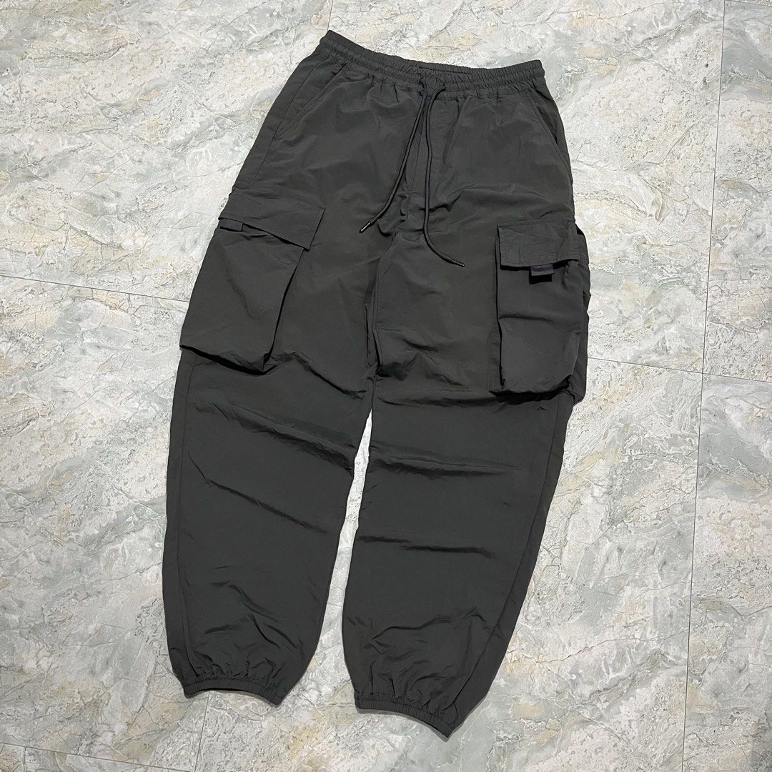 GU Wide Cargo Jogger Pants (Category: Joggers) located in Caloocan City. Submitted by jaycob012603 (Listing ID 1468617397, Image 1). Description: Excellent Condition No issue 29-34”W 39”L dm!.