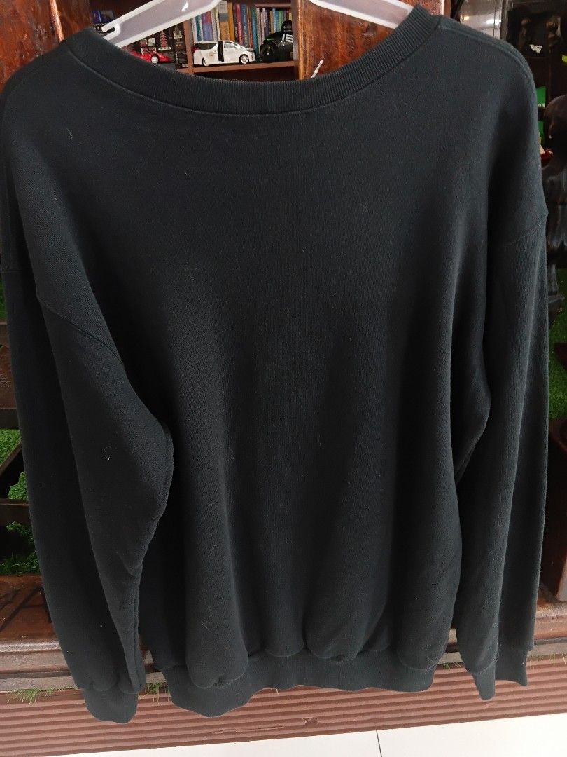 Gucci (Category: Coats, Jackets and Outerwear) located in Subic. Submitted by AnythingBrandedby_May (Listing ID 1468541737, Image 3). Description: 23X30 Gucci.