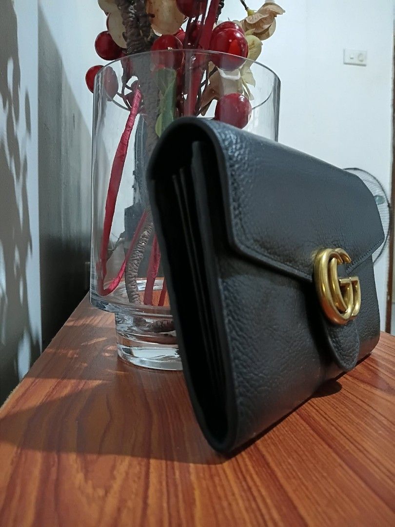 GUCCI GG MARMONT WALLET (Category: Wallets & Card holders) located in Davao. Submitted by garryalbar82591 (Listing ID 1468513740, Image 3). Description: •NGA •Coded •Crafted in black textured calfskin leather and accented with iconic antique gold-toned DOUBLE G HARDWARE. •Structured envelope flap silhoutte and elegant grained finish. •Function as a long clutch wallet Excellent condition •No Issue •I have a spare chain strap (silver hardware only)
