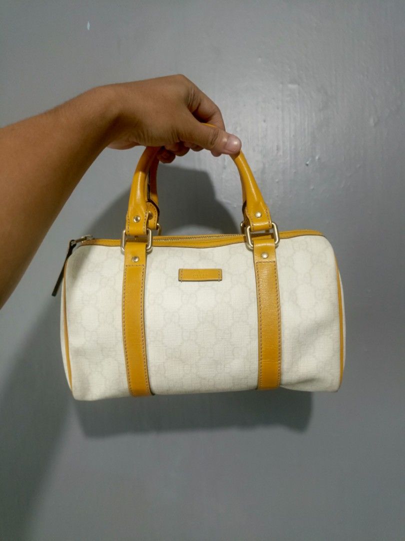 Gucci GG Supreme Joy Mini Boston Bag (Category: Luxury Bags & Wallets) located in Bacolod City. Submitted by luxtrend.ph (Listing ID 1468577258, Image 2). Description: Gucci GG Supreme Joy Mini Boston Bag ·Authentic/Legit ·RANK A ·Pristine condition ·No flaws ·With 2 compartments ·Coded ·Price: 15,000 free shipping🏷 ·DM to purchase📩📩 Courier: J&T / JRS Express MOP: Gcash / Bank Transfer PAYMENT FIRST (NO COD) Can provide more detailed photos.
