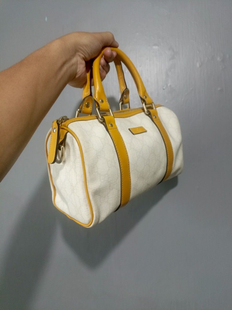 Gucci GG Supreme Joy Mini Boston Bag (Category: Luxury Bags & Wallets) located in Bacolod City. Submitted by luxtrend.ph (Listing ID 1468577258, Image 3). Description: Gucci GG Supreme Joy Mini Boston Bag ·Authentic/Legit ·RANK A ·Pristine condition ·No flaws ·With 2 compartments ·Coded ·Price: 15,000 free shipping🏷 ·DM to purchase📩📩 Courier: J&T / JRS Express MOP: Gcash / Bank Transfer PAYMENT FIRST (NO COD) Can provide more detailed photos.