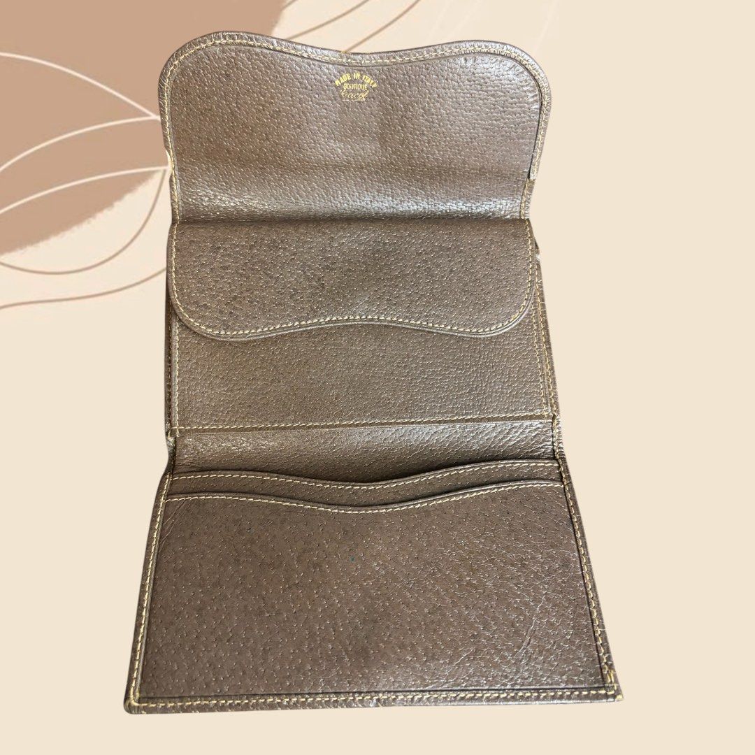 Gucci wallet with FREE (Category: Luxury Bags & Wallets) located in Pasig City. Submitted by fjrd_relovedluxury28 (Listing ID 1468631444, Image 3). Description: Vintage Gucci Brown Calf Leather 2 Tone Hardwarr Comes with free GG Monogram wallet.