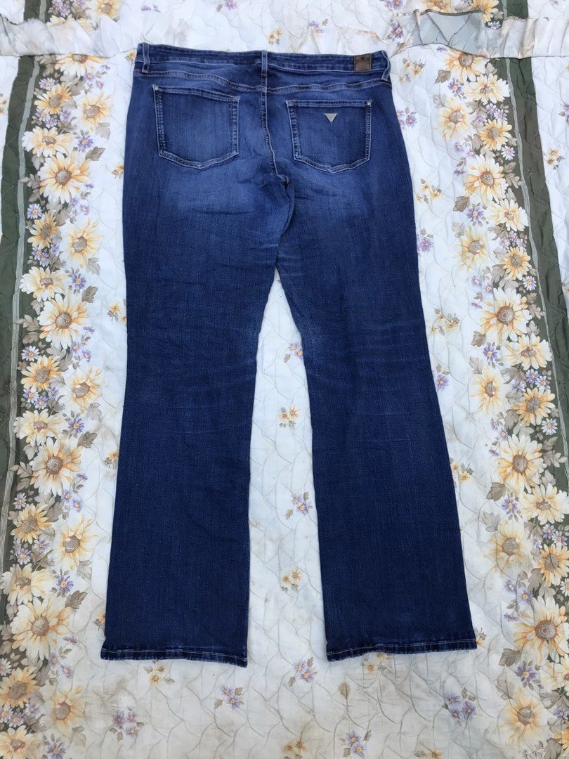 GUESS BOOT CUT (Category: Jeans) located in Salug. Submitted by bagdoi_finds (Listing ID 1468654514, Image 1). Description: .