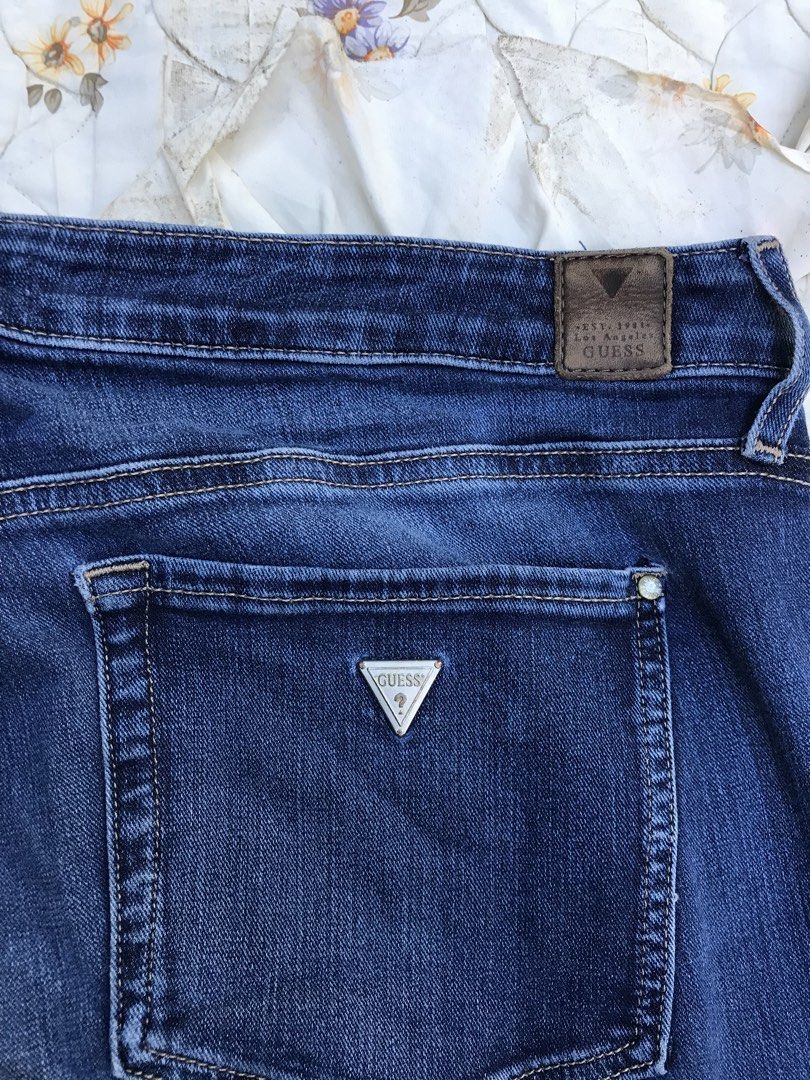 GUESS BOOT CUT (Category: Jeans) located in Salug. Submitted by bagdoi_finds (Listing ID 1468654514, Image 3). Description: .