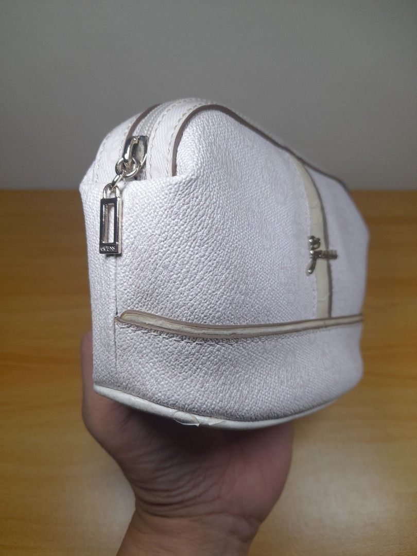 GUESS COSMETIC POUCH (Category: Purses & Pouches) located in Bulacan. Submitted by nansantiago (Listing ID 1468706750, Image 2). Description: GUESS COSMETIC POUCH 6.3x4.5x3" inches Preloved condition 🏷️ ₱130‼️ 📍 Location: Plaridel, Bulacan 💸 Mode of Payments: Gcash / BPI 📦 Pick-up / Ship 🚚 Couriers : Flash Express / SPX / Lalamove.