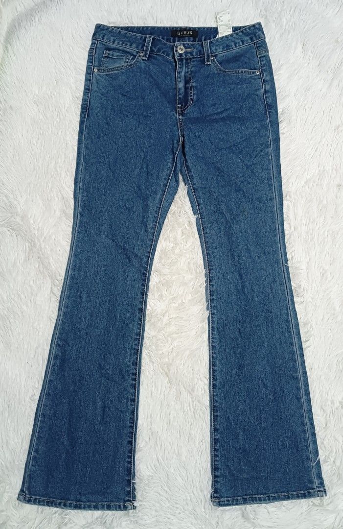 Guess flared jeans (Category: Jeans) located in Ozamiz City. Submitted by meshthrift11 (Listing ID 1468599151, Image 2). Description: Size 29-30 stretchable length 37.5.