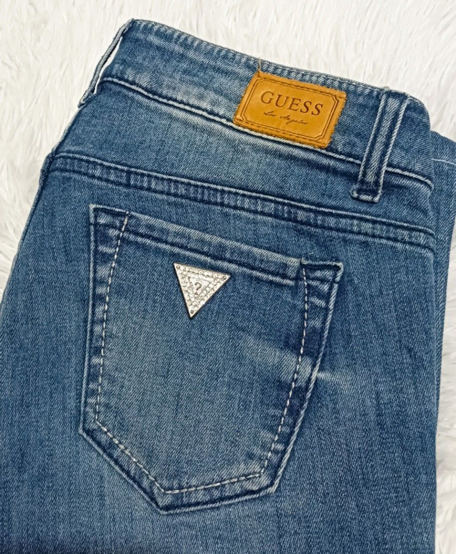 Guess flared jeans (Category: Jeans) located in Ozamiz City. Submitted by meshthrift11 (Listing ID 1468600300, Image 3). Description: size 28-29 stretchable length 36.