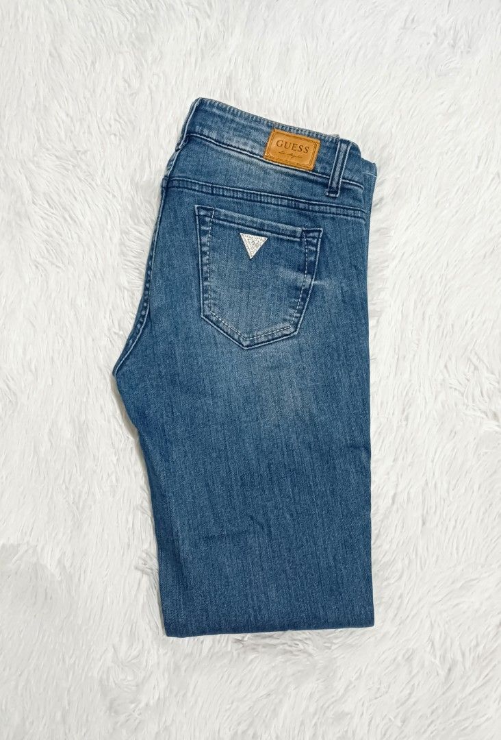 Guess flared jeans (Category: Jeans) located in Ozamiz City. Submitted by meshthrift11 (Listing ID 1468600300, Image 1). Description: size 28-29 stretchable length 36.