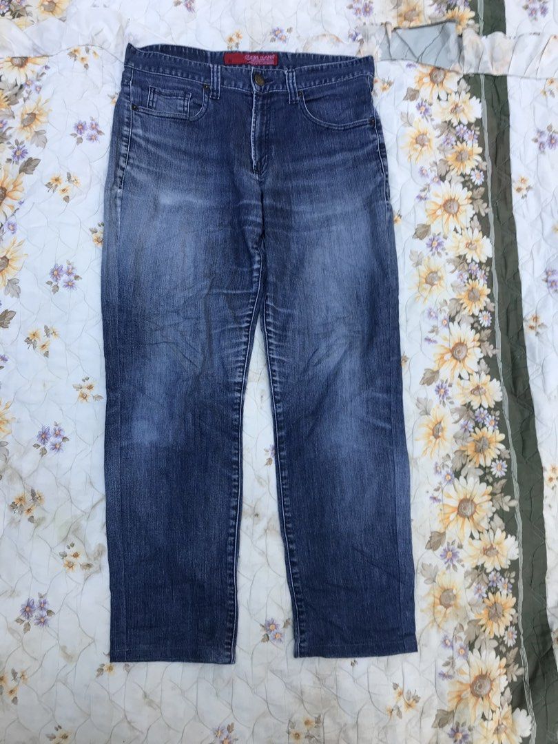 GUESS STRAIGHT CUT (Category: Jeans) located in Salug. Submitted by bagdoi_finds (Listing ID 1468653898, Image 3). Description: .