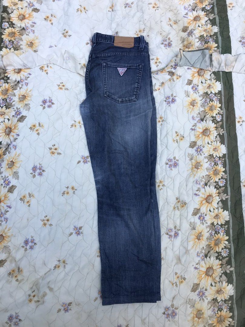GUESS STRAIGHT CUT (Category: Jeans) located in Salug. Submitted by bagdoi_finds (Listing ID 1468653898, Image 1). Description: .