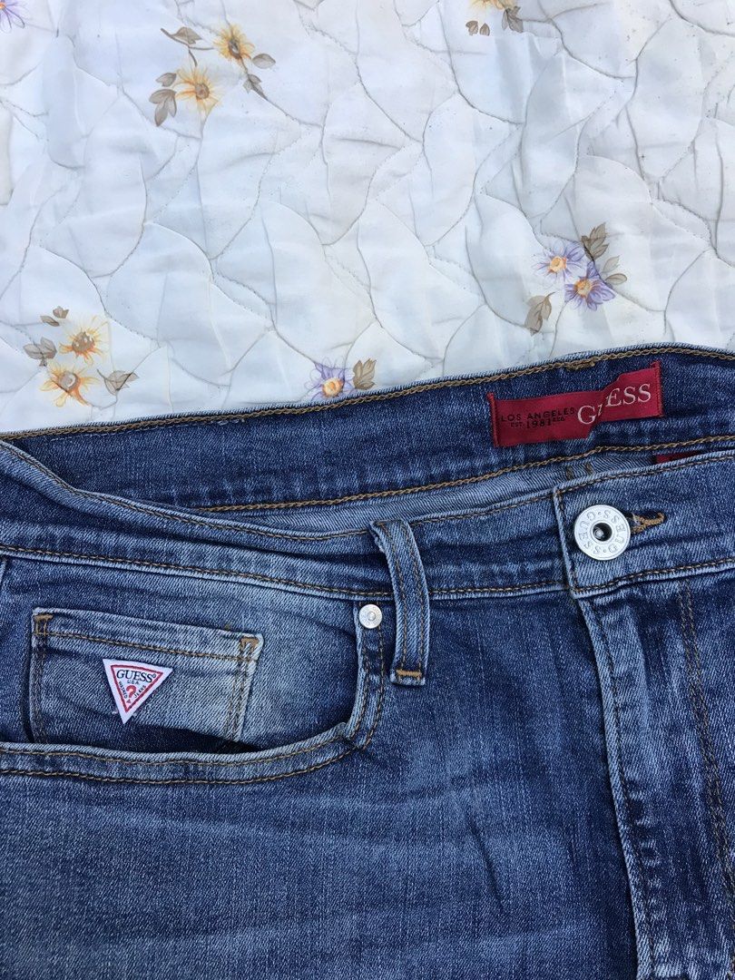 GUESS STRAIGHT CUT (Category: Jeans) located in Salug. Submitted by bagdoi_finds (Listing ID 1468654150, Image 3). Description: .