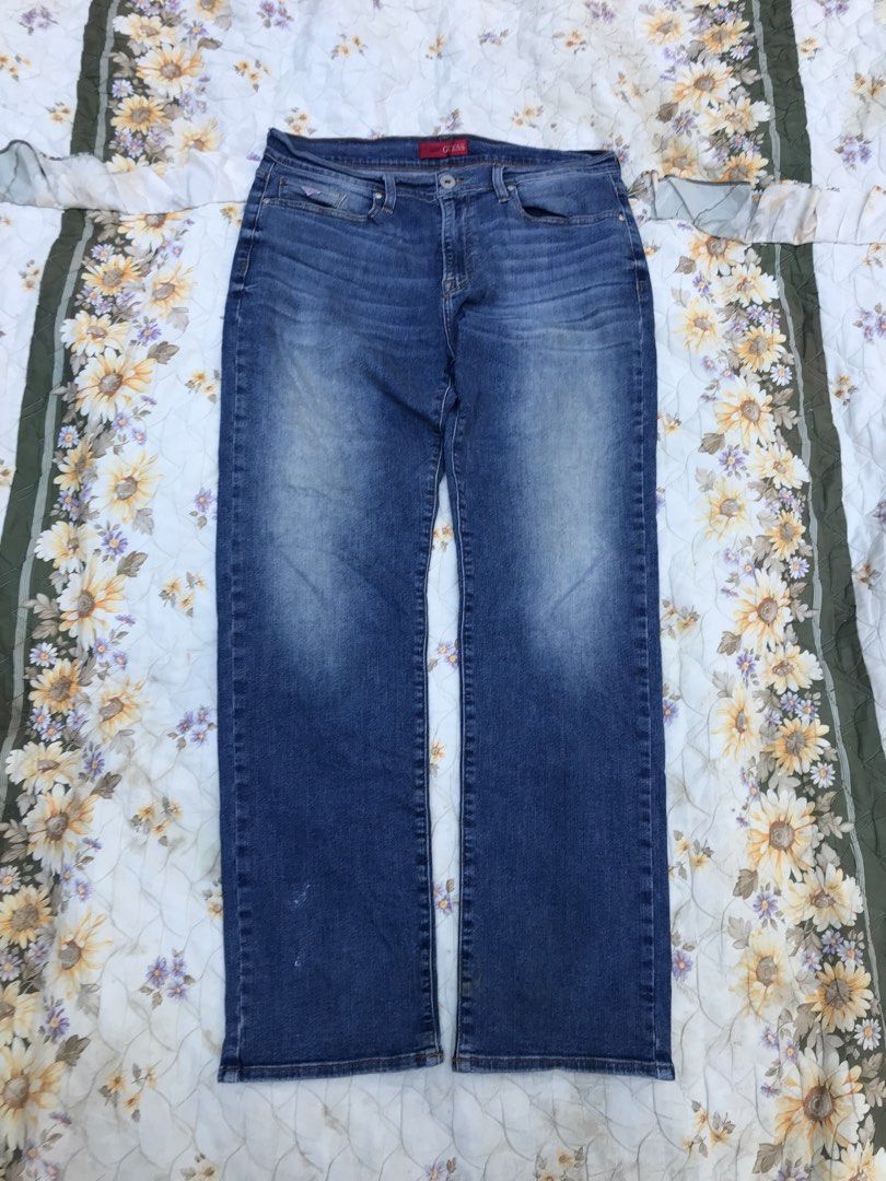 GUESS STRAIGHT CUT (Category: Jeans) located in Salug. Submitted by bagdoi_finds (Listing ID 1468654150, Image 1). Description: .