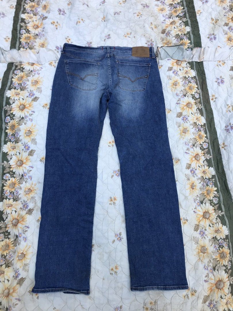 GUESS STRAIGHT CUT (Category: Jeans) located in Salug. Submitted by bagdoi_finds (Listing ID 1468654150, Image 2). Description: .