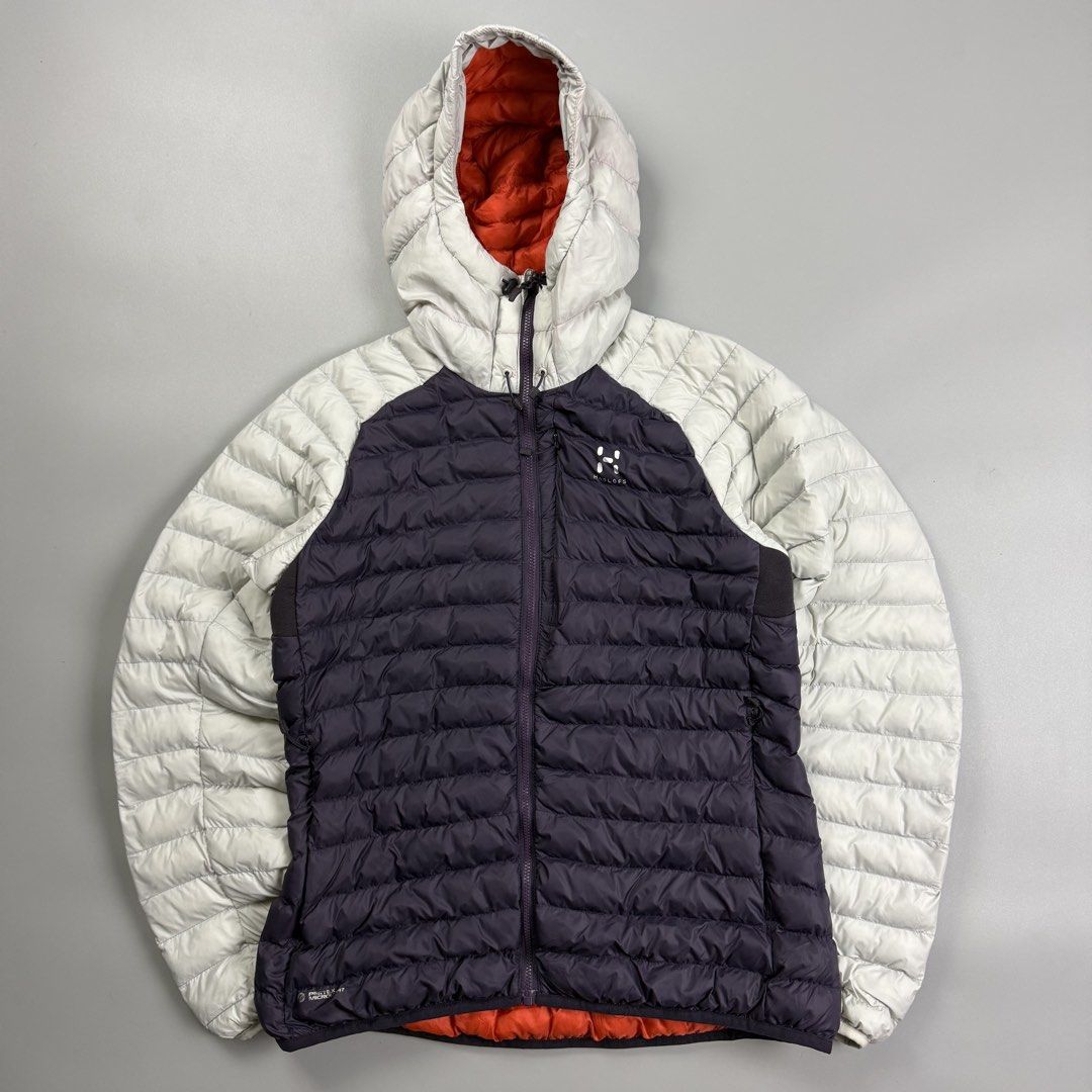 Haglöfs Pertex essens mimic hood (Category: Coats, Jackets and Outerwear) located in Cavite. Submitted by epiboie (Listing ID 1468571131, Image 1). Description: Haglofs essens mimic hood Size small womens 19x24 Color rate: 9.5/10 excellent condition No issue 1780 - .