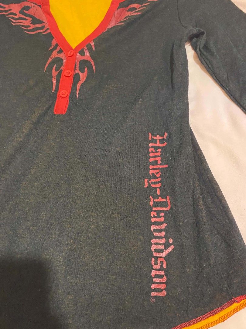 Harley Davidson Henley black longsleeve (Category: Longsleeves) located in Iba. Submitted by yunqiz (Listing ID 1468599015, Image 3). Description: bl/off m on tag sample dimensions (in.) length - 23.5 bottom width - 14 sleeve length - 24 sleeve opening - 4.