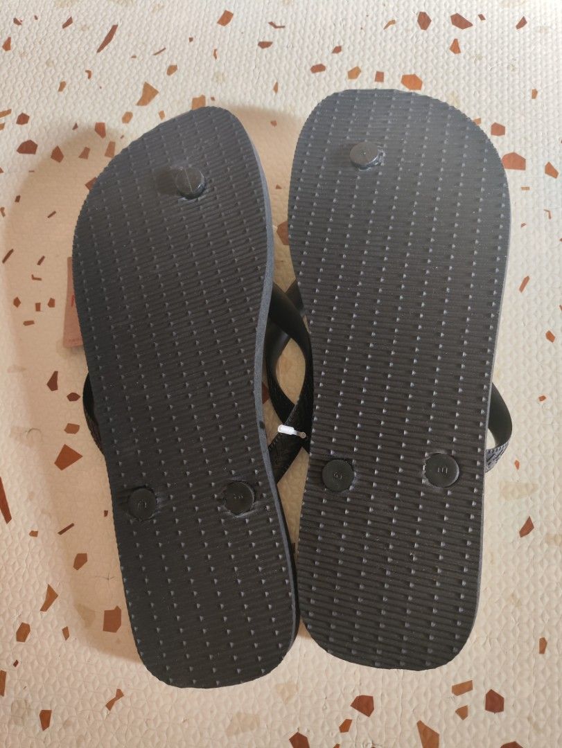Havaianas Black Slippers (Category: Slippers & Slides) located in Taguig. Submitted by cleanupmomma (Listing ID 1468565317, Image 2). Description: Please take time to read ❤️ ORIGINAL with a tag and a dust bag wyiwyg.