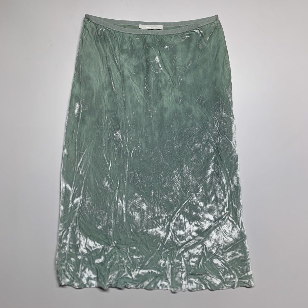 Helmut Lang - Velvet mid-length skirt (Category: Skirts) located in Manila. Submitted by shottas_21 (Listing ID 1468520243, Image 1). Description: Helmut Lang - Velvet mid-length skirt SIZE - Xsmall CONDITION - 9/10 Made in China WAIST - 28 to 30 LENGTH - 25.5”.