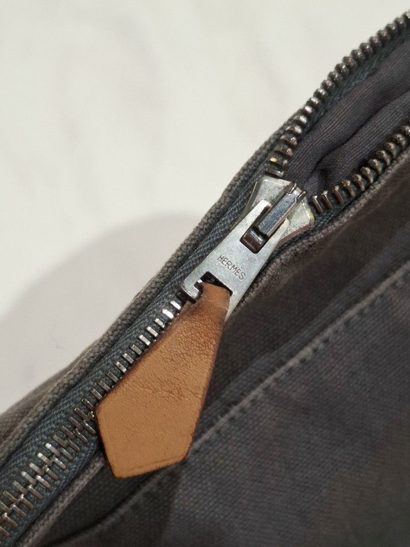 Hermes 90's Bolide Mini Pouch (Category: Purses & Pouches) located in Pasig City. Submitted by coveted.mnl (Listing ID 1468687208, Image 2). Description: Guaranteed Authentic📌 Vintage 90's release~ Width : 8 Height : 5 Base : 2 (MEASURED BY INCHES) 8/10 overall condition Honest issue: Very very small rip inside inner lining (can be seen sa 2 last pics, bandang zipper) Retailed for $550 (P34,650) • P8,900 Slightly negotiable • Pasig City meet up 