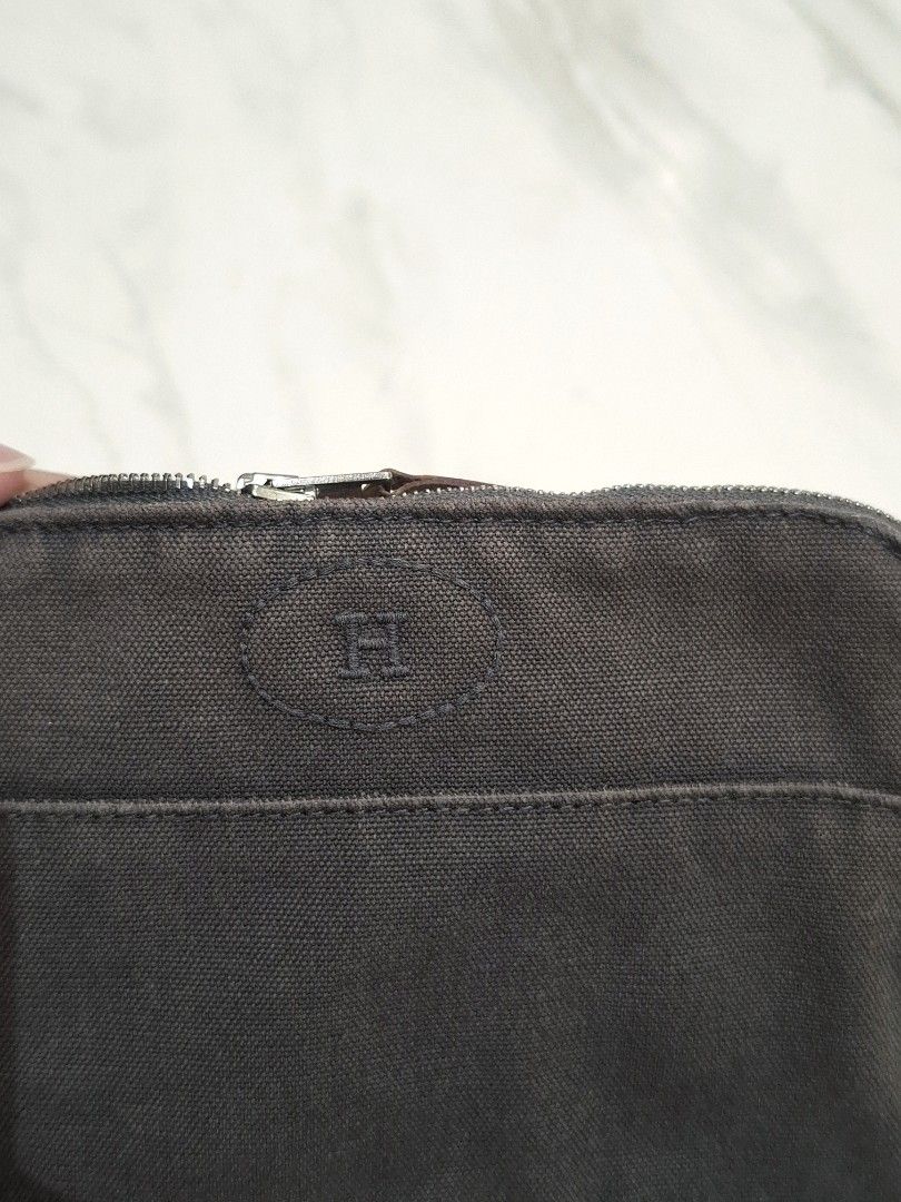 Hermes 90's Bolide Mini Pouch (Category: Purses & Pouches) located in Pasig City. Submitted by coveted.mnl (Listing ID 1468687208, Image 3). Description: Guaranteed Authentic📌 Vintage 90's release~ Width : 8 Height : 5 Base : 2 (MEASURED BY INCHES) 8/10 overall condition Honest issue: Very very small rip inside inner lining (can be seen sa 2 last pics, bandang zipper) Retailed for $550 (P34,650) • P8,900 Slightly negotiable • Pasig City meet up 