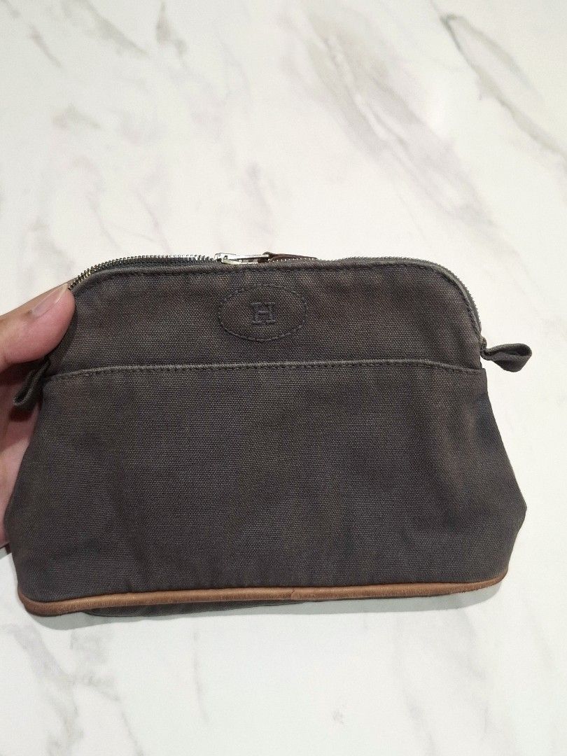 Hermes 90's Bolide Mini Pouch (Category: Purses & Pouches) located in Pasig City. Submitted by coveted.mnl (Listing ID 1468687208, Image 1). Description: Guaranteed Authentic📌 Vintage 90's release~ Width : 8 Height : 5 Base : 2 (MEASURED BY INCHES) 8/10 overall condition Honest issue: Very very small rip inside inner lining (can be seen sa 2 last pics, bandang zipper) Retailed for $550 (P34,650) • P8,900 Slightly negotiable • Pasig City meet up 