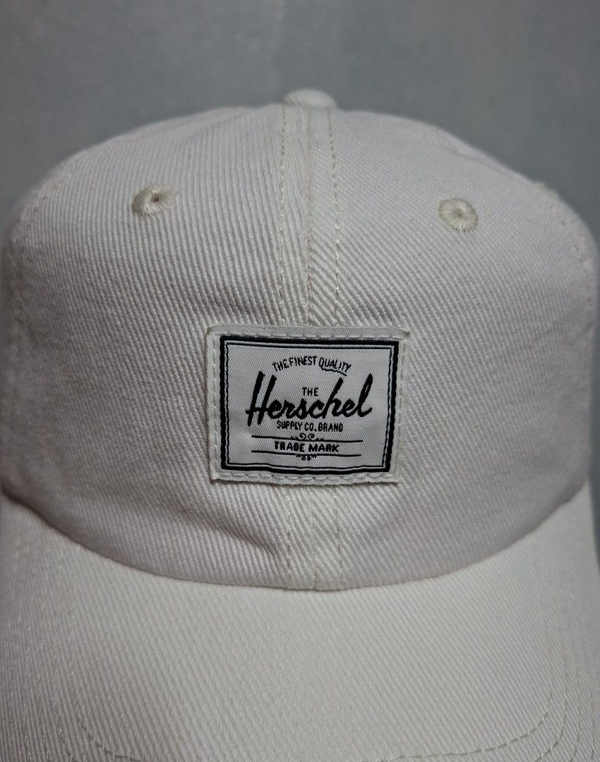 Herschel Supply Co. Sylas White Cap (Category: Caps & Hats) located in Taguig. Submitted by AlfonsoJaimepreloved (Listing ID 1468544709, Image 2). Description: Herschel Supply Co. Sylas White Cap Adult / Belt Strap Embroidered Patched / 100% Cotton White Colorway Excellent Used Condition Price : 580 Location : ibayo Tipas Taguig City MOD : Lalamove / LBC / J&T at buyer expense MOP : Gcash Thank you.
