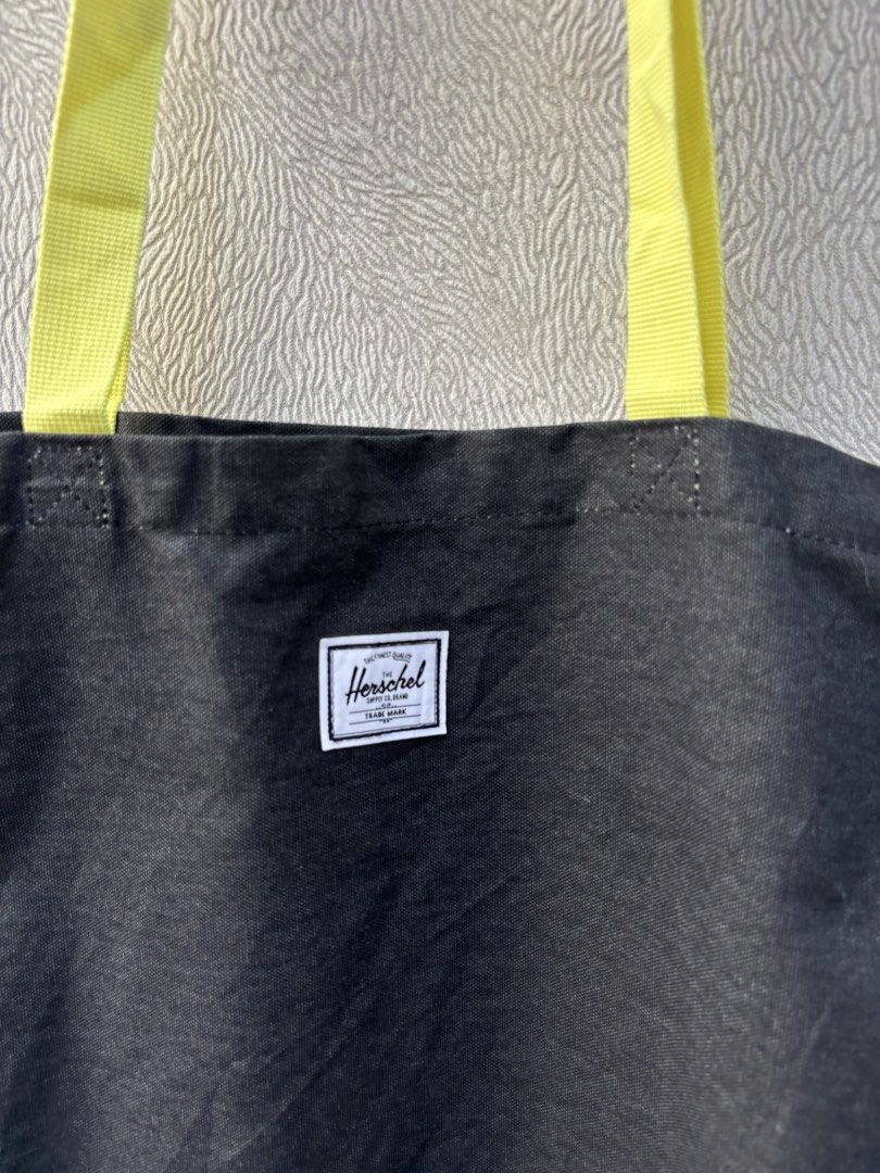 Herschel Tote Bag (Category: Tote Bags) located in Baybay. Submitted by thrift.ed2023 (Listing ID 1468586957, Image 3). Description: Herschel Tote Bag No Issue Good as New .