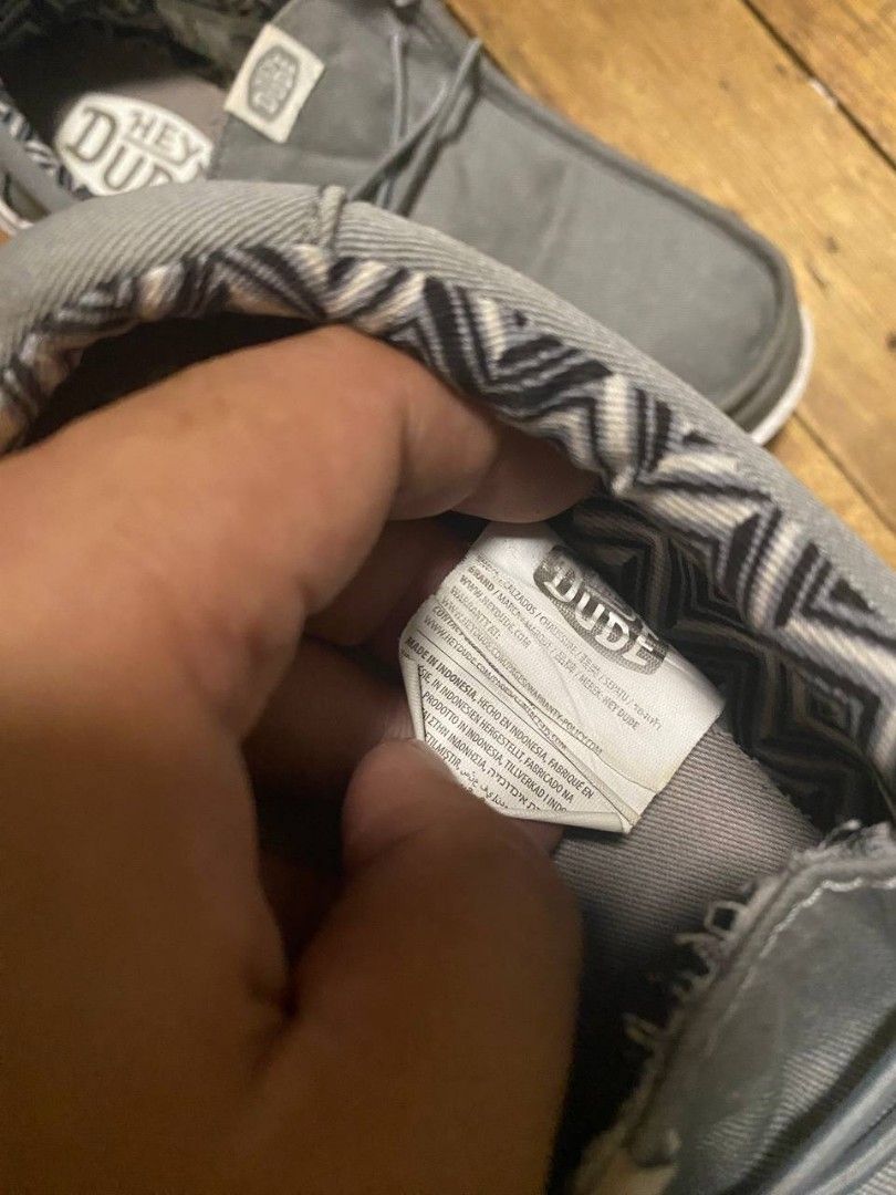 Hey dude shoe (Category: Casual Shoes) located in Cavite. Submitted by safehawk-c9a684 (Listing ID 1468700387, Image 3). Description: for sale hey dude shoe use like new size 9.