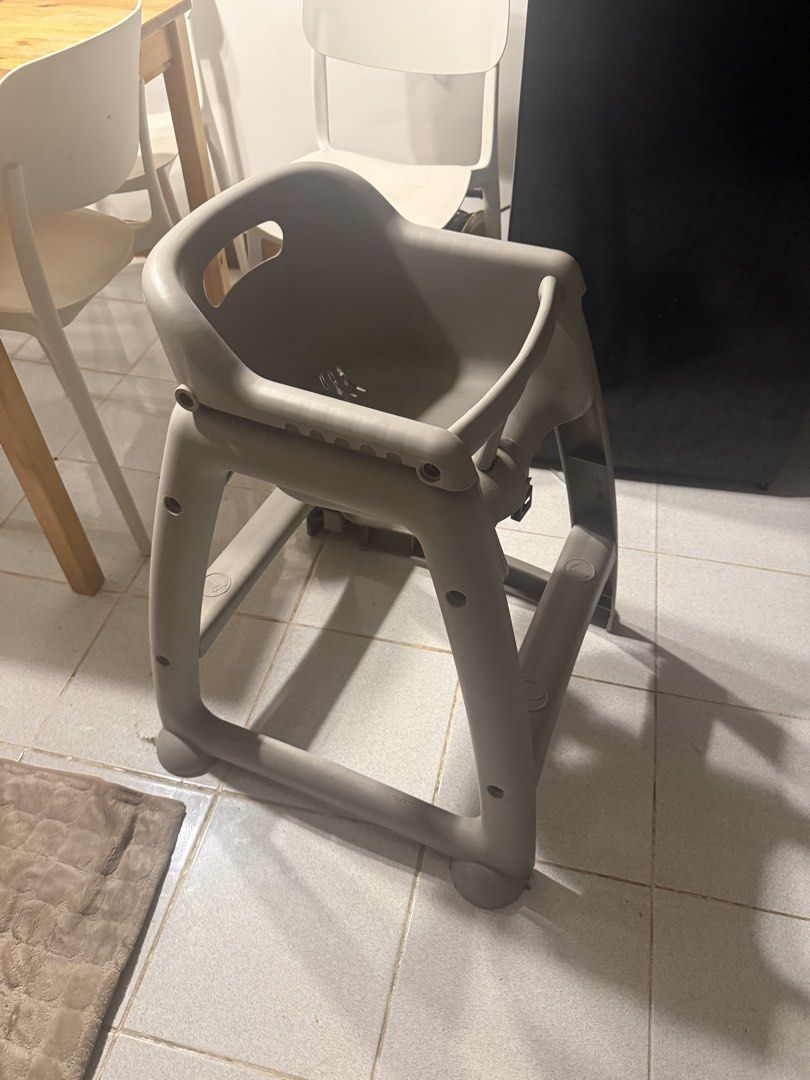 High chair (Category: Baby High Chairs) located in Manila. Submitted by jvzzz08 (Listing ID 1468682186, Image 3). Description: For sale high chair for kids loc Gentri.
