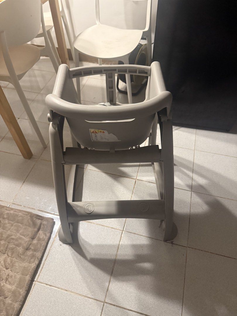 High chair (Category: Baby High Chairs) located in Manila. Submitted by jvzzz08 (Listing ID 1468682186, Image 2). Description: For sale high chair for kids loc Gentri.