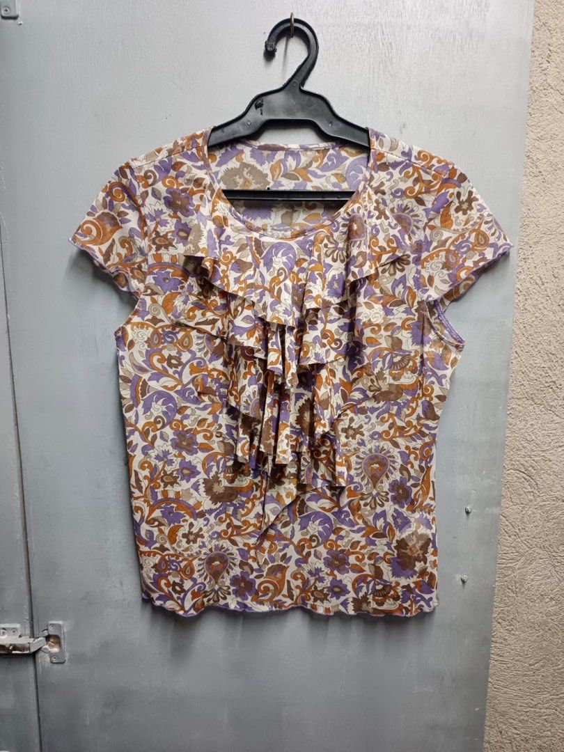 HIROKO BIS (Category: Blouses) located in Dasmarinas. Submitted by jessputrages (Listing ID 1468542673, Image 1). Description: For sale Hiroko Bis Excellent condition No issue 600 plus shipping fee Pm for more details.
