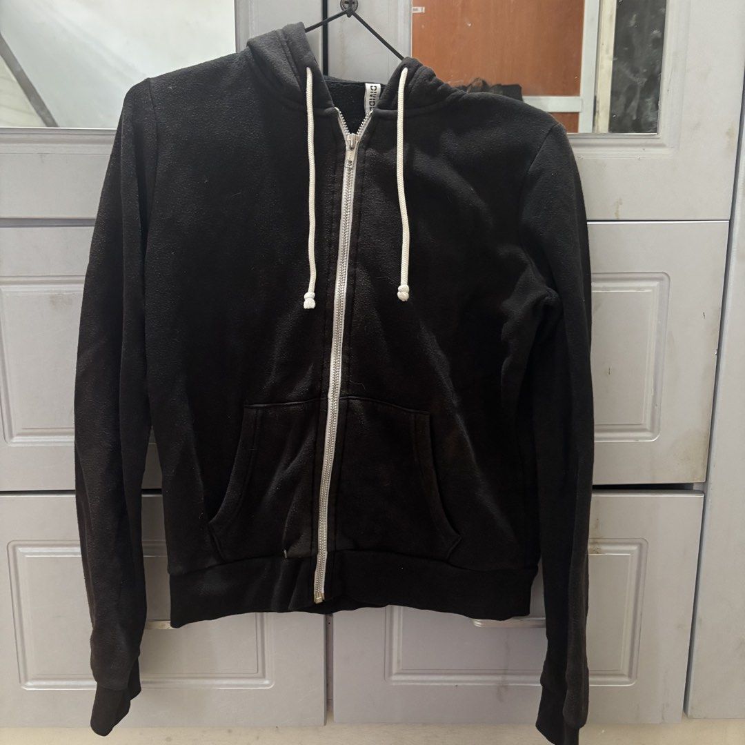 H&M & Hollister Hoodie Bundle (Category: Coats, Jackets and Outerwear) located in Binan City. Submitted by mypreloved_haul (Listing ID 1468529495, Image 2). Description: H&M black well used , hollister lightly used .