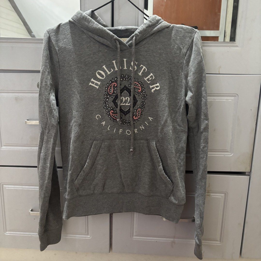 H&M & Hollister Hoodie Bundle (Category: Coats, Jackets and Outerwear) located in Binan City. Submitted by mypreloved_haul (Listing ID 1468529495, Image 1). Description: H&M black well used , hollister lightly used .