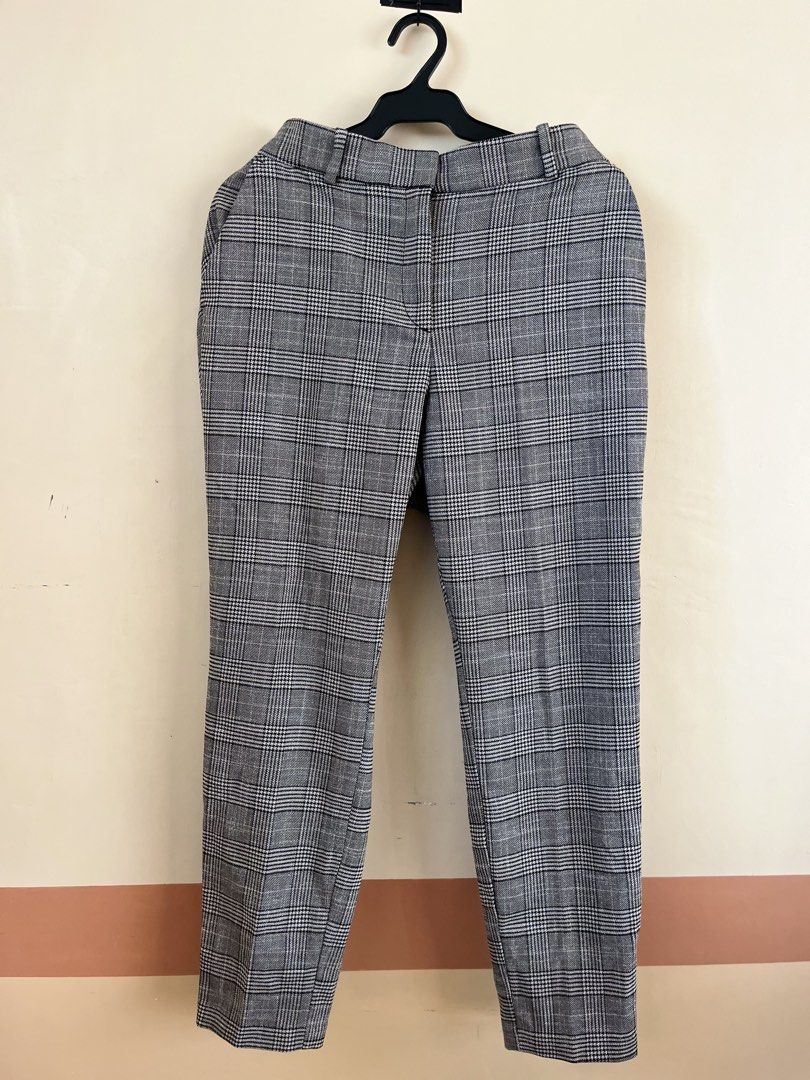 H&M Ankle length Trouser (Category: Other Bottoms) located in Binan City. Submitted by hannahbanana928 (Listing ID 1468708454, Image 2). Description: - Grey and black plaid trousers in a flattering slim-fit silhouette - Structured waistband with belt loops for a polished look - Classic front crease details down both legs - Convenient side pockets for daily essentials - Versatile neutral checkered pattern ideal for office wear or casual outings - 