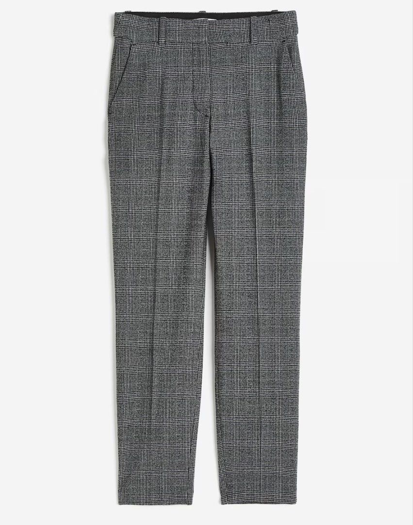 H&M Ankle length Trouser (Category: Other Bottoms) located in Binan City. Submitted by hannahbanana928 (Listing ID 1468708454, Image 1). Description: - Grey and black plaid trousers in a flattering slim-fit silhouette - Structured waistband with belt loops for a polished look - Classic front crease details down both legs - Convenient side pockets for daily essentials - Versatile neutral checkered pattern ideal for office wear or casual outings - 