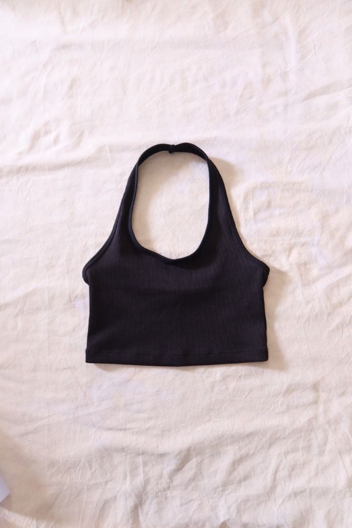 H&M Black Halter Ribbed Crop Top (Category: Sleeveless) located in Manila. Submitted by imama23 (Listing ID 1468537024, Image 2). Description: - Style: Halter crop top with a scoop neckline - Material: Soft, stretchy ribbed knit that hugs the body Condition: 9/10, rarely used Size: fits XS-S Location: Manila Shipping - Payment first before shipping - MOP: GCASH, Bank Transfer - Shipping to be shouldered by buyer .