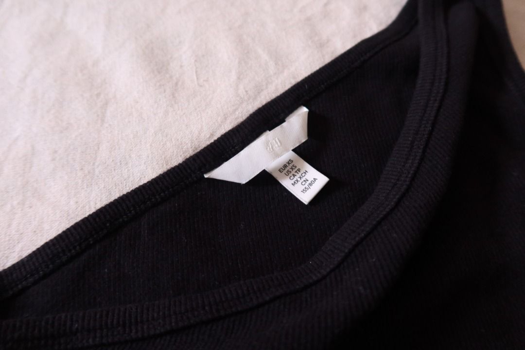 H&M Black One-Shoulder Ribbed Tank Top (Category: Sleeveless) located in Manila. Submitted by imama23 (Listing ID 1468538579, Image 2). Description: Condition: 9/10, rarely used Size: Fits S-M Location: Manila Shipping - Payment first before shipping - J&T, Grab, Lalamove (Buyer may choose preferred courier) - MOP: GCASH, Bank Transfer - Shipping to be shouldered by buyer .