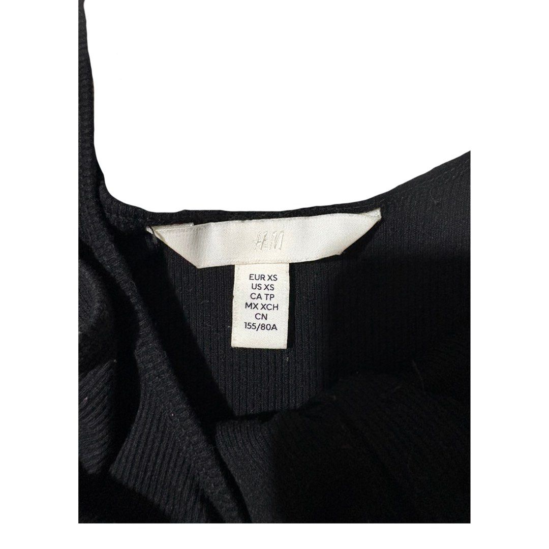 h&m black ribbed top with buttons (Category: Sleeveless) located in Cainta. Submitted by e11ise (Listing ID 1468581630, Image 2). Description: scoop neck neckline with buttons rfs: declutter.