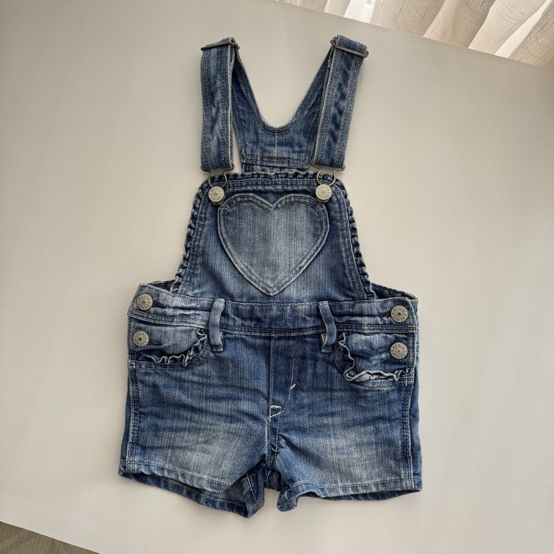 H&M Denim Overall Shorts (Category: Babies & Kids Fashion) located in Pasay City. Submitted by littlebebekidsstuff (Listing ID 1468518525, Image 2). Description: Size: 3-4y.